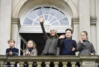 丹麦王妃携儿女出席活动 小公主实力抢镜