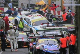 澳门GT赛车世界杯惨烈一幕：12辆赛车连撞