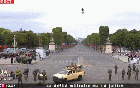 法国阅兵“未来战士”驾单兵飞行器亮相