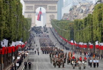 今天是法国国庆日  巴黎隆重庆祝