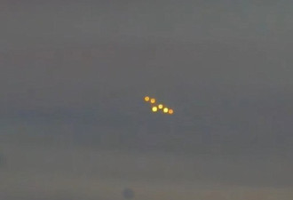 UFO乌克兰夜空排队 其中一架突“坠机”