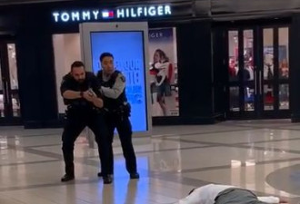 有人拿针头随机捅人 持枪警察冲进商场