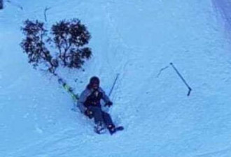 滑雪场缆车座椅断裂，游客从10米高空坠地