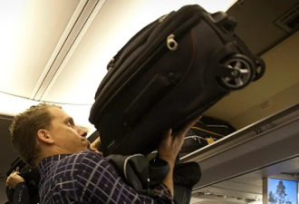 行李掉下来 女子被砸出脑震荡告航空公司索赔