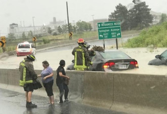 多伦多全市被水淹，部分道路封闭地铁站停运
