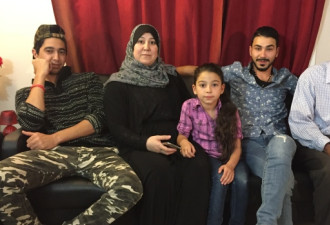 来加拿大近两年 多数叙利亚难民仍失业领取救济