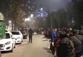 一二手房价格严重倒挂 南京近万人排队抢房