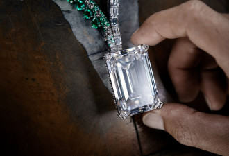 “拍卖史上最大”钻石3370万美元成交
