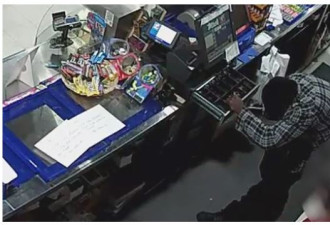 约克警方发布万锦旺市便利店抢劫嫌犯录像