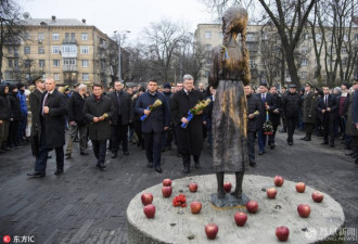 乌克兰“大饥荒”84周年 总统跪地