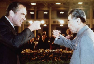 周恩来送尼克松的国礼 带回美国差点毁了白宫