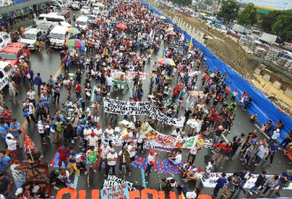 菲律宾爆反中游行 示威者高呼中国滚出去
