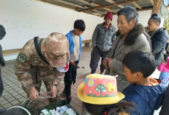 救援官兵到达西藏6.9级地震震中