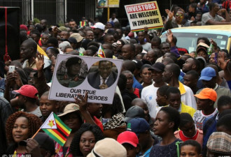 津巴布韦大批民众游行 要求总统穆加贝下台