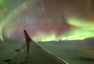 在加拿大，搭乘飞机去追逐极光 是种啥样的感觉