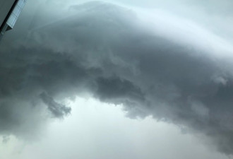 龙卷风前兆？多伦多市中心惊现滩云现象