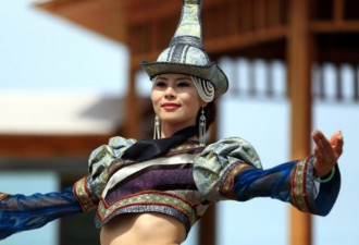 热帖: 镜头下的蒙古 漂亮女孩穿着时髦性感开放