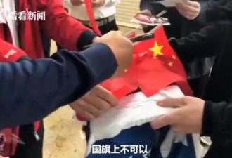 面对热情粉丝，中国男足球星这个举动广获称赞