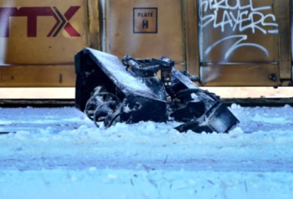 26岁铲雪车司机被火车撞死 背后真相竟是这样