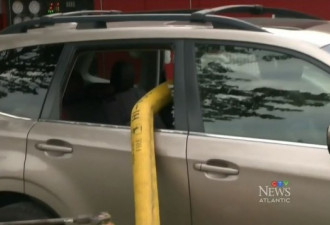 在加拿大把车停在消防栓前有什么后果？