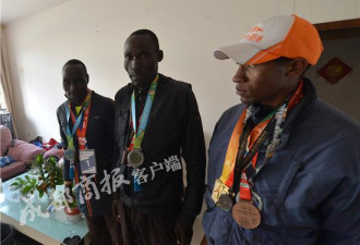 非洲小伙中国8场马拉松仅赚5千 没钱吃饭看病