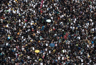 不顾警告，香港旺角大游行显示对中国不信任