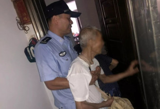 89岁老人带着装满现金书包去银行 被民警抱回家