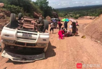 13名中国游客柬埔寨车祸2死8伤 司机导游逃逸