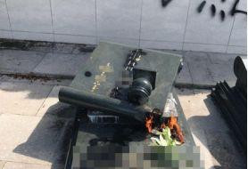 香港激进派毁立法会议员祖坟 做不雅手势