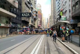 香港暴力升级 外国人现场教暴徒当街纵火