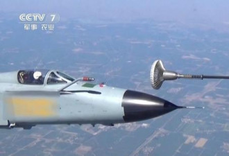 中国空军罕见公开空中加油失败画面
