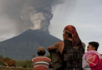 火山灰影响  印尼峇里岛机场关闭24小时