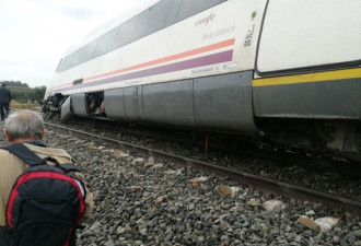 西班牙火车出轨意外 至少27人受伤