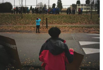 温哥华家长抗议学校旁建避难所 竟被“镇压”