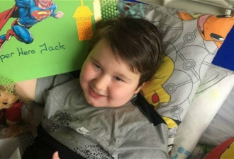 8岁男孩深陷自闭症的痛苦中 祈求妈妈杀死他