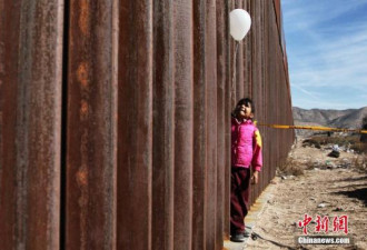 美墨边界现交互式壁画 诉说被遣返移民生命故事