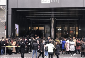 中国游客在韩免税店排队40米 韩媒:堪比从前
