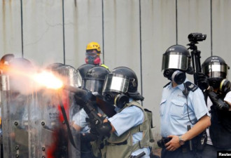 香港被形容出现人道灾难 港警执法形同军事镇压