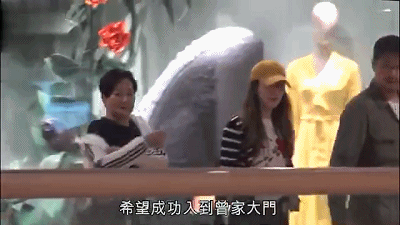 曾志伟“隐形太太”终于曝光 保养得宜气质出众