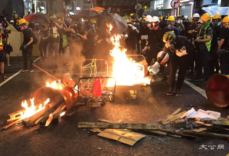 香港暴徒袭警、火攻、扔腐蚀性物质 警再拘44人