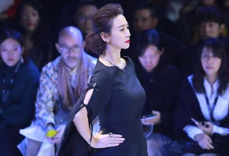她拍风月片一夜成名 49岁依旧明艳动人