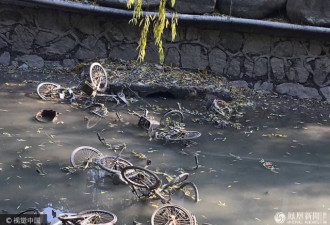 杭州: 河水被抽干 河底现大批共享单车