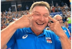 做“眯眯眼”庆祝胜利 俄女排教练涉嫌种族主义
