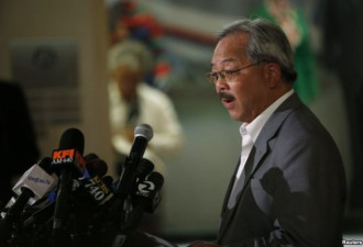 世界日报和星岛要求旧金山华裔市长下台