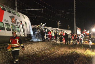 突发：奥地利两辆载客列车发生相撞意外