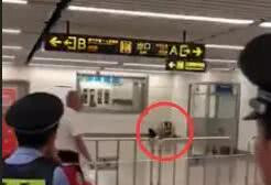 南宁地铁一号线突发劫持案 嫌疑人被当场击毙