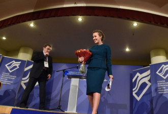 俄总统大选：美女主持候选人背景惊人