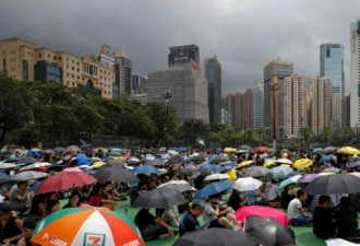 香港再爆警民冲突！示威者遭警方连放催泪弹
