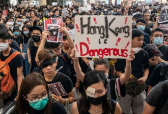 打爆少女眼 到底是港警还是猪队友？
