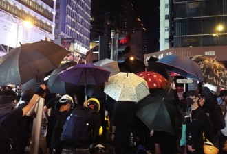 没人知道如何收场：香港骚乱 黑暗8月街头纪实